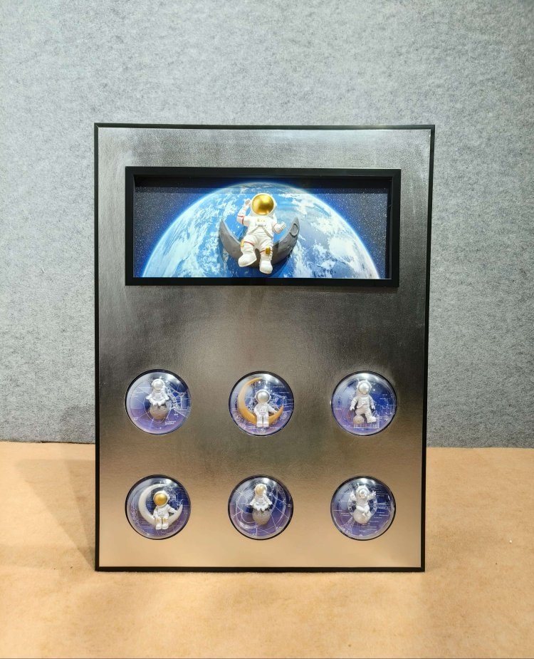 Astronaut 3D Shadow Box Frame – Scene 2