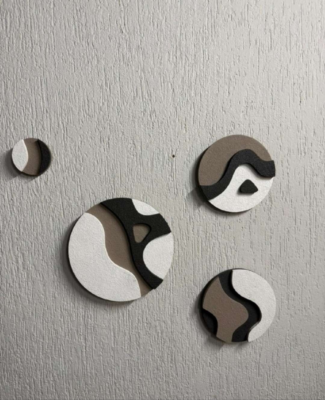 Set of Round Abstract Discs in White, Taupe & Black – product photo of the full set
